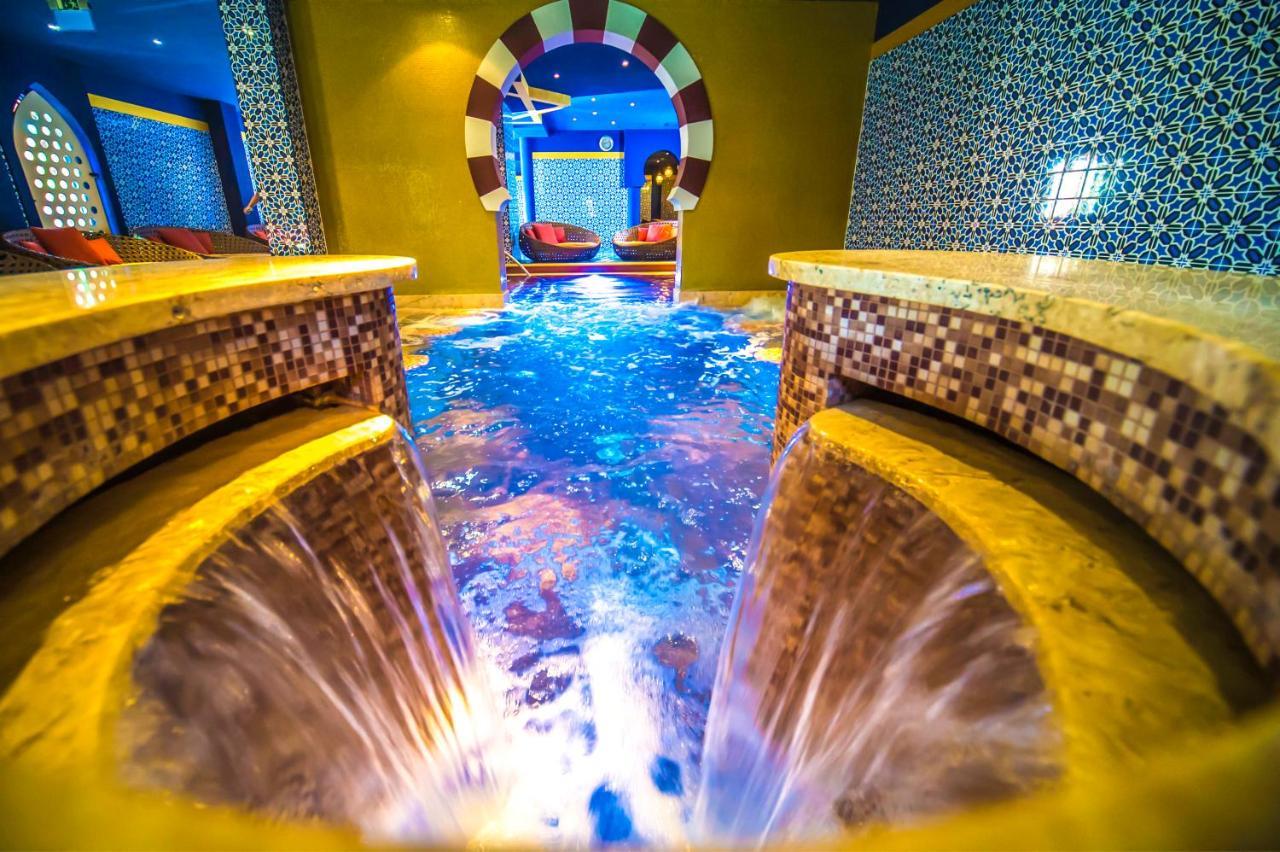 Meses Shiraz Hotel Superior-Adults Only เอ็กแกร์ซาโลก ภายนอก รูปภาพ