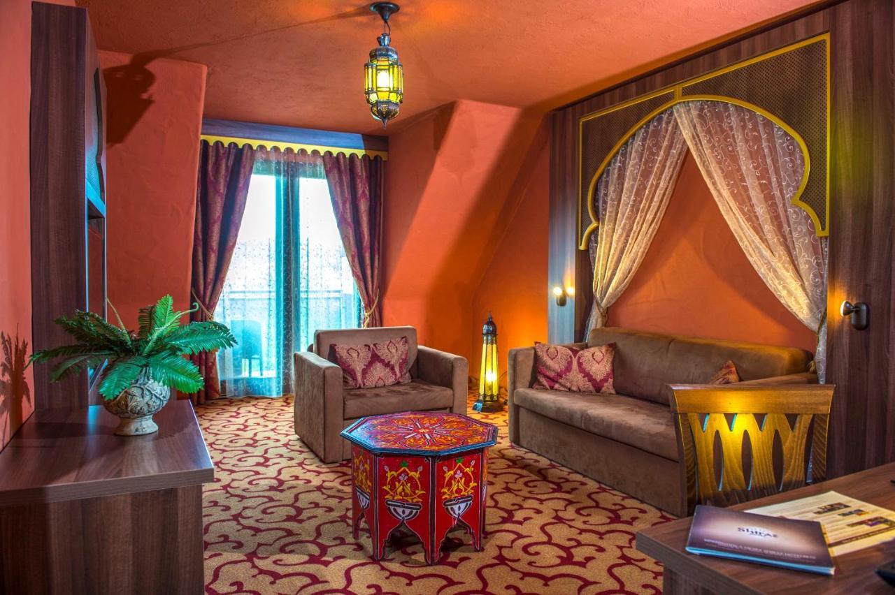Meses Shiraz Hotel Superior-Adults Only เอ็กแกร์ซาโลก ภายนอก รูปภาพ