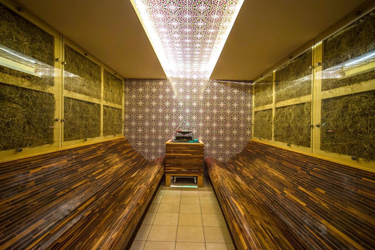 Meses Shiraz Hotel Superior-Adults Only เอ็กแกร์ซาโลก ภายนอก รูปภาพ