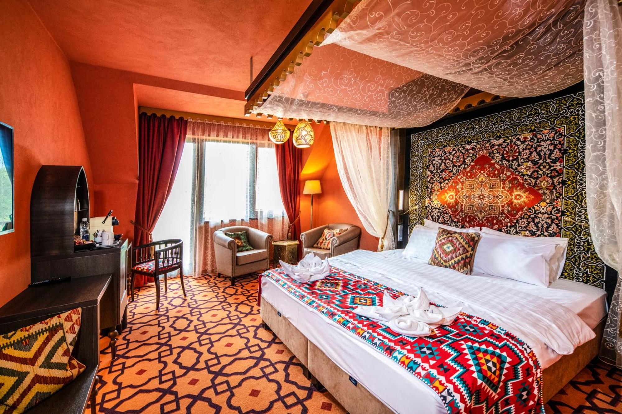Meses Shiraz Hotel Superior-Adults Only เอ็กแกร์ซาโลก ภายนอก รูปภาพ