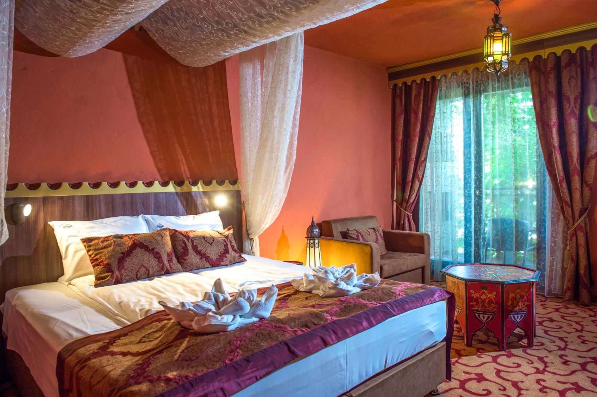 Meses Shiraz Hotel Superior-Adults Only เอ็กแกร์ซาโลก ภายนอก รูปภาพ