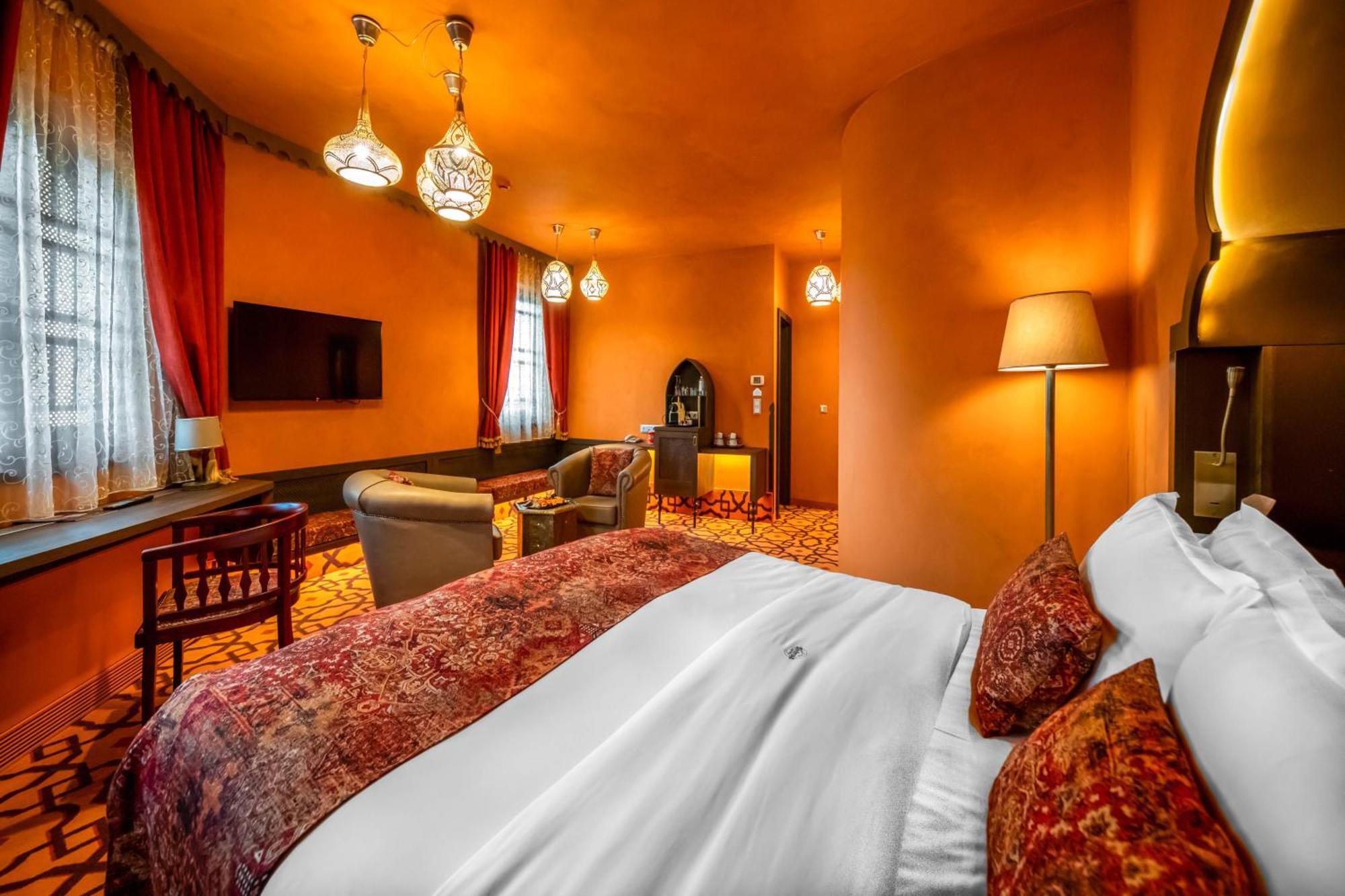 Meses Shiraz Hotel Superior-Adults Only เอ็กแกร์ซาโลก ภายนอก รูปภาพ