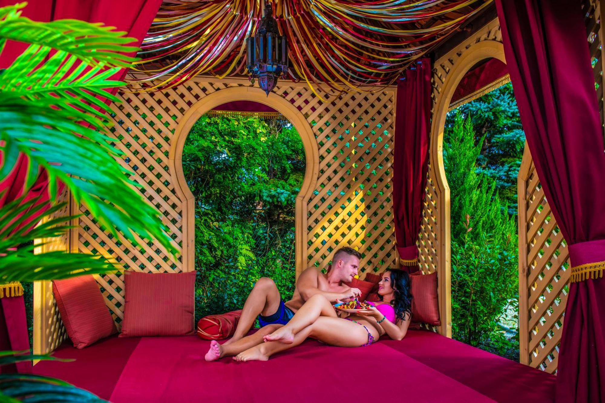 Meses Shiraz Hotel Superior-Adults Only เอ็กแกร์ซาโลก ภายนอก รูปภาพ