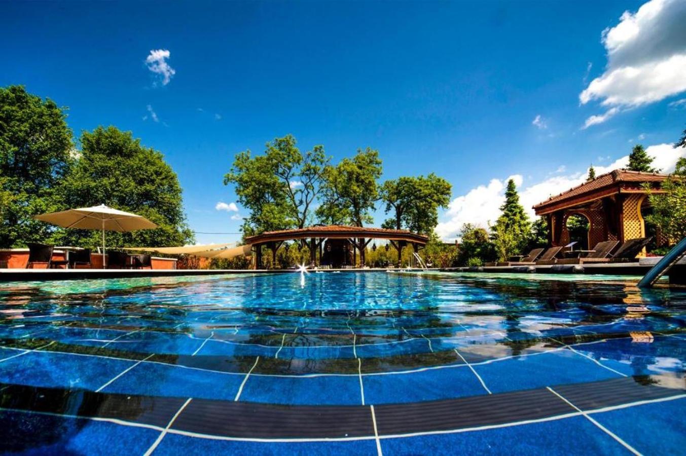 Meses Shiraz Hotel Superior-Adults Only เอ็กแกร์ซาโลก ภายนอก รูปภาพ