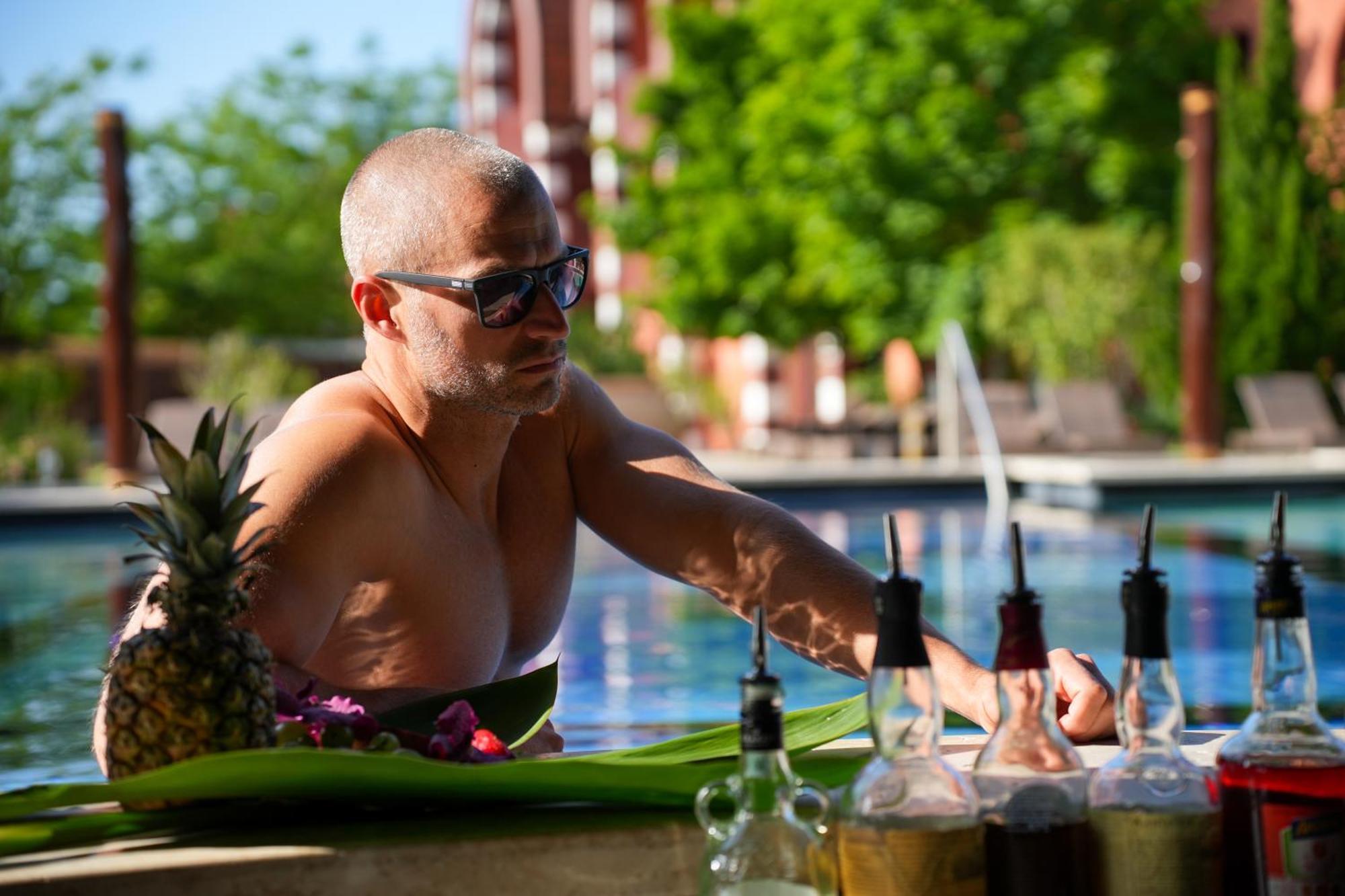 Meses Shiraz Hotel Superior-Adults Only เอ็กแกร์ซาโลก ภายนอก รูปภาพ