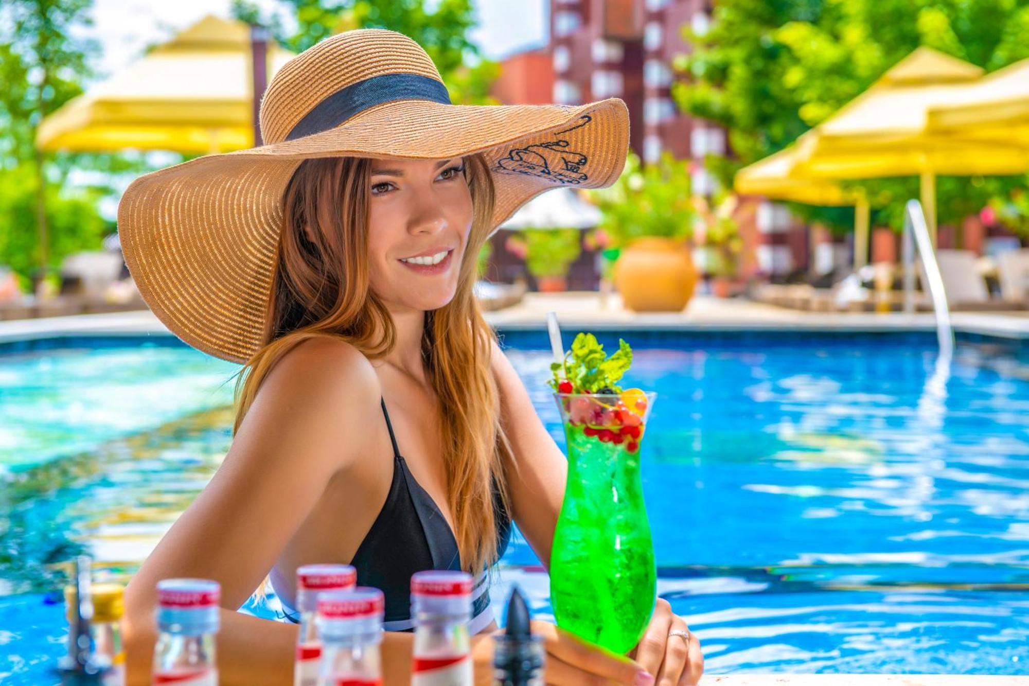 Meses Shiraz Hotel Superior-Adults Only เอ็กแกร์ซาโลก ภายนอก รูปภาพ