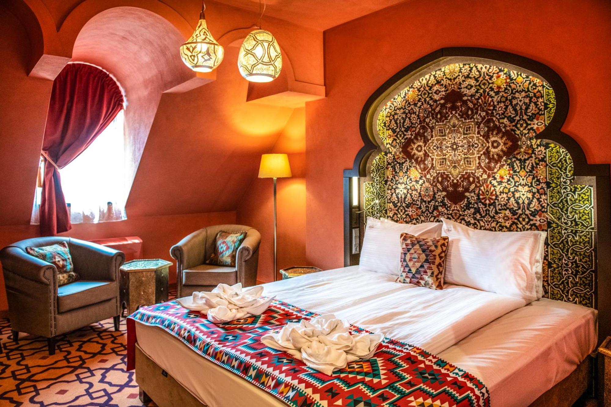 Meses Shiraz Hotel Superior-Adults Only เอ็กแกร์ซาโลก ภายนอก รูปภาพ